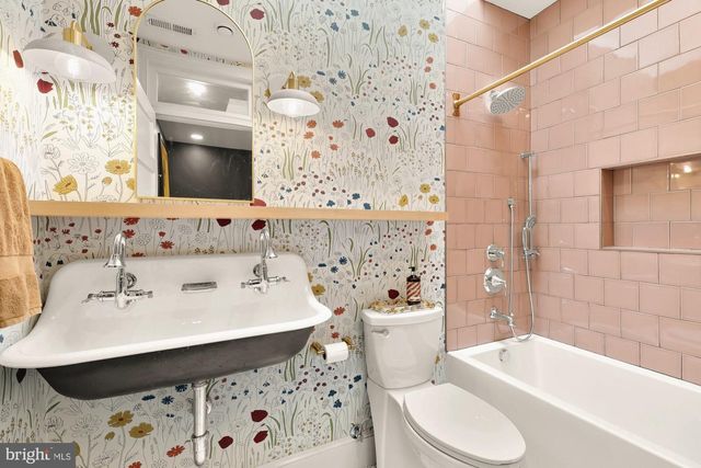 1654 HOBART ST NW, Washington, DC 20009