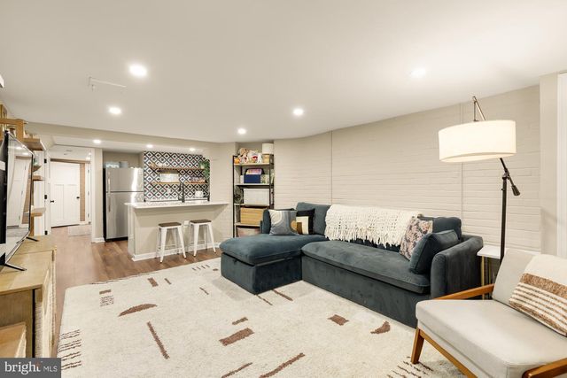 1654 HOBART ST NW, Washington, DC 20009