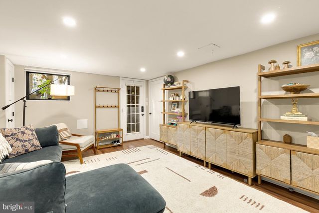 1654 HOBART ST NW, Washington, DC 20009