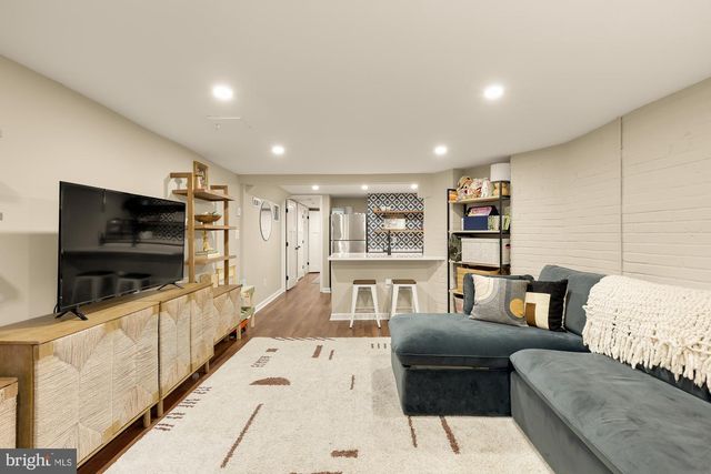 1654 HOBART ST NW, Washington, DC 20009