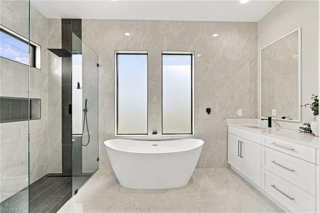 516 NW 35th PL, Cape Coral, FL 33993