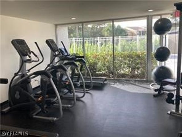 150 SANTA CLARA DR 15, Naples, FL 34104