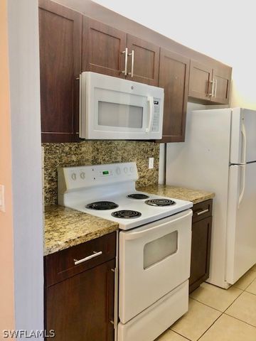 150 SANTA CLARA DR 15, Naples, FL 34104