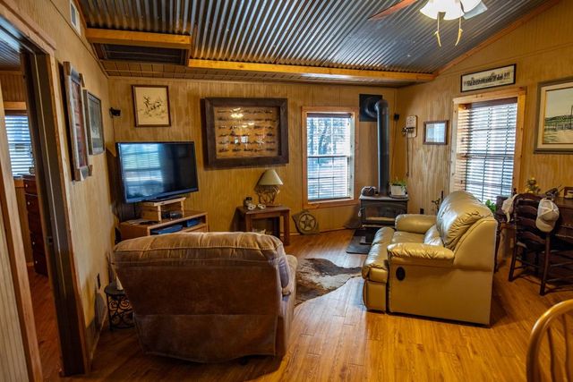 3321 County Road 457, Thorndale, TX 76577