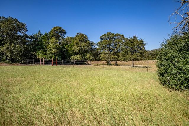 3321 County Road 457, Thorndale, TX 76577
