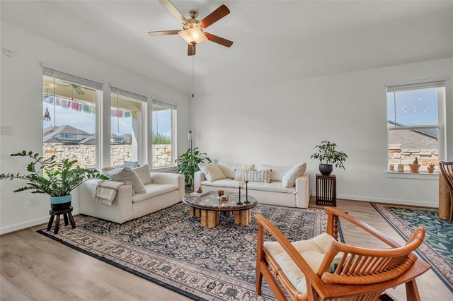 187 Alicante LN, Liberty Hill, TX 78642