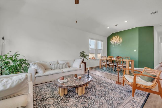 187 Alicante LN, Liberty Hill, TX 78642