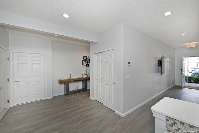 212 Clubhouse Circle 212, Melville, NY 11747
