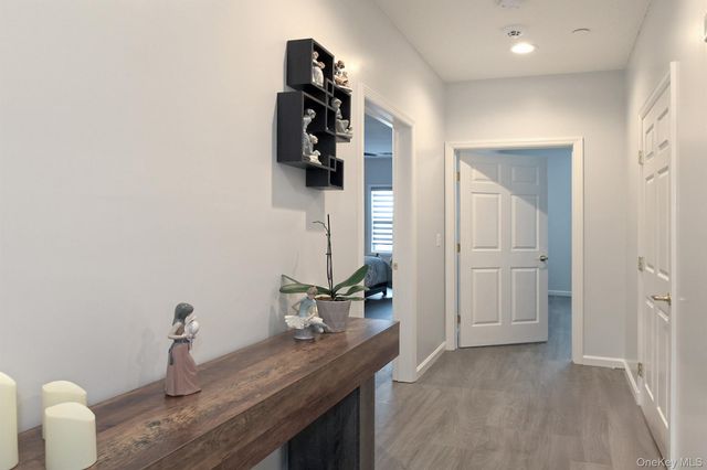 212 Clubhouse Circle 212, Melville, NY 11747