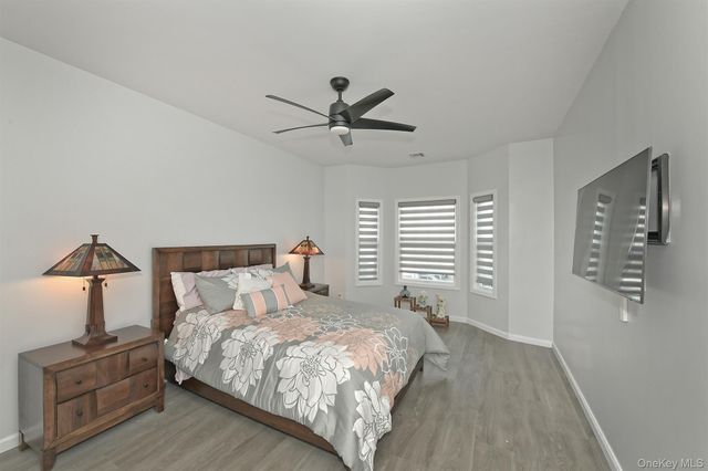 212 Clubhouse Circle 212, Melville, NY 11747