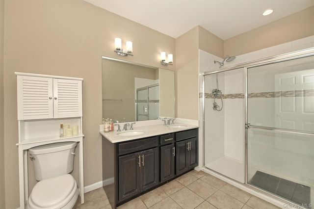 212 Clubhouse Circle 212, Melville, NY 11747