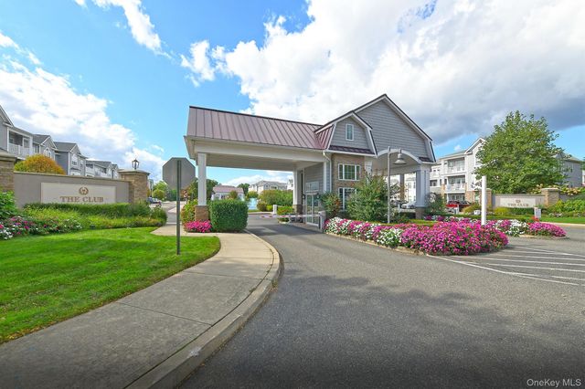 212 Clubhouse Circle 212, Melville, NY 11747