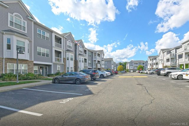 212 Clubhouse Circle 212, Melville, NY 11747