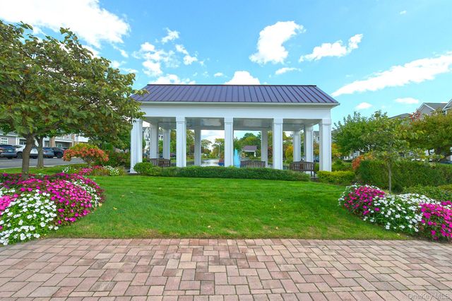212 Clubhouse Circle 212, Melville, NY 11747
