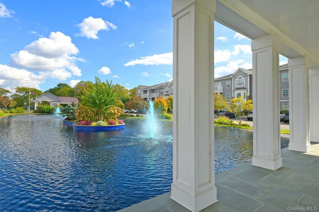 212 Clubhouse Circle 212, Melville, NY 11747