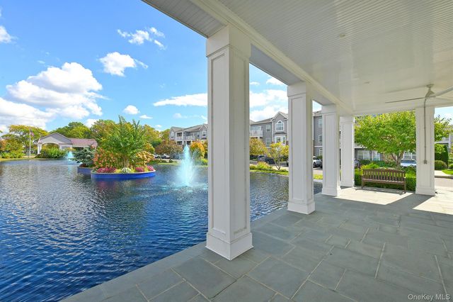 212 Clubhouse Circle 212, Melville, NY 11747