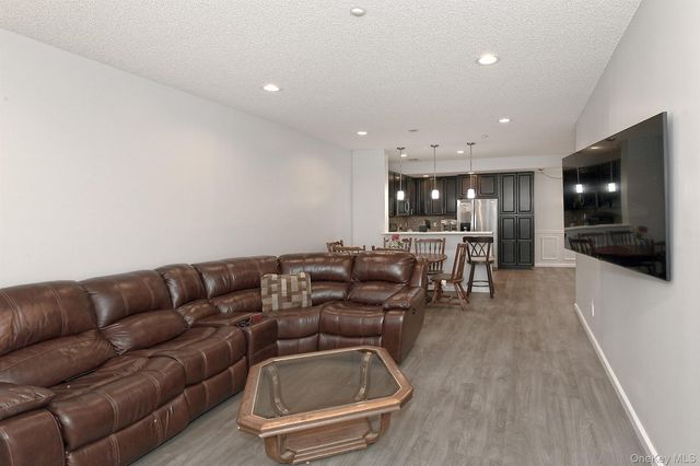 212 Clubhouse Circle 212, Melville, NY 11747