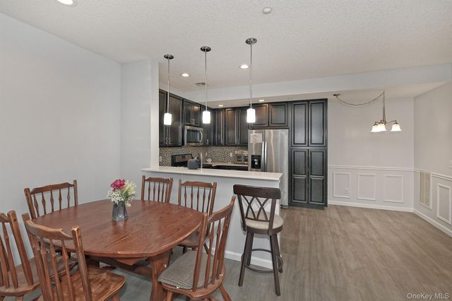 212 Clubhouse Circle 212, Melville, NY 11747