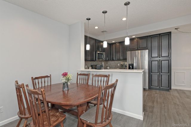 212 Clubhouse Circle 212, Melville, NY 11747