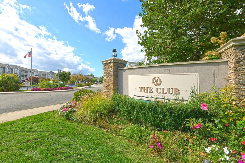 212 Clubhouse Circle 212, Melville, NY 11747