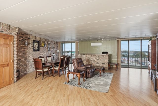 2304 Holiday Terrace 505, Lansing, IL 60438