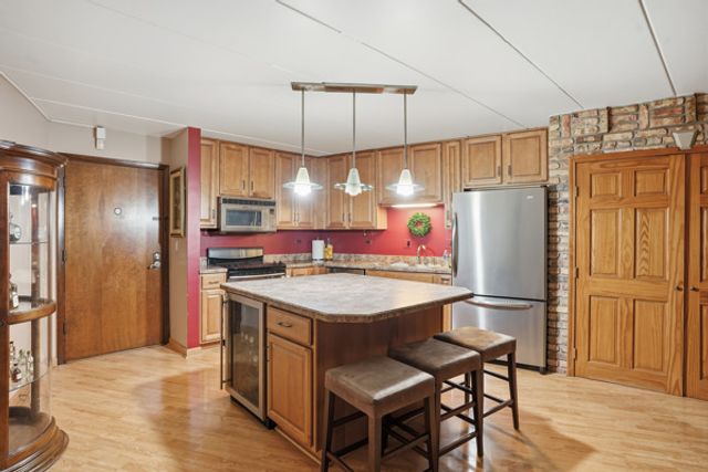 2304 Holiday Terrace 505, Lansing, IL 60438