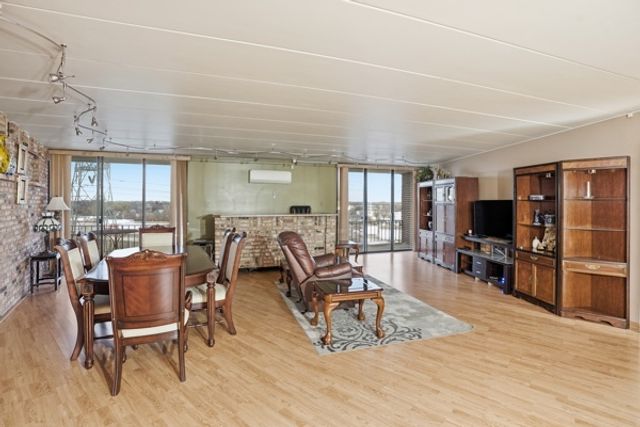 2304 Holiday Terrace 505, Lansing, IL 60438