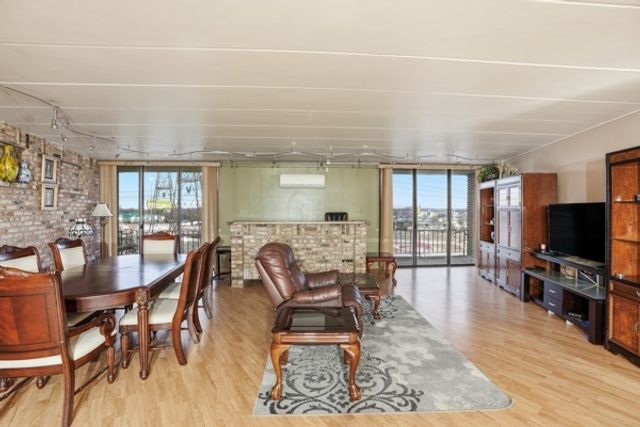 2304 Holiday Terrace 505, Lansing, IL 60438