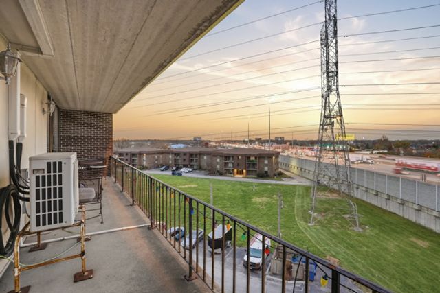 2304 Holiday Terrace 505, Lansing, IL 60438