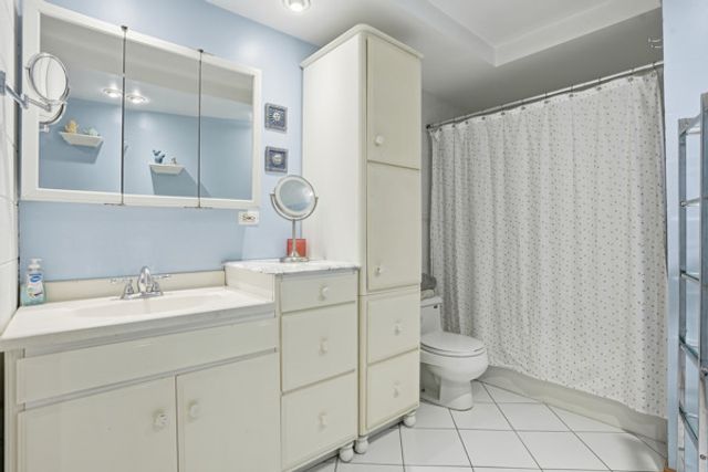 2304 Holiday Terrace 505, Lansing, IL 60438