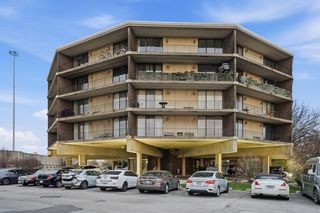 2304 Holiday Terrace 505, Lansing, IL 60438