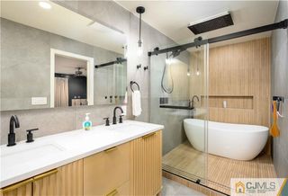 96 Emerson Road, Franklin, NJ 08873