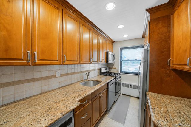 9137 153 Avenue 1, Lindenwood, NY 11414