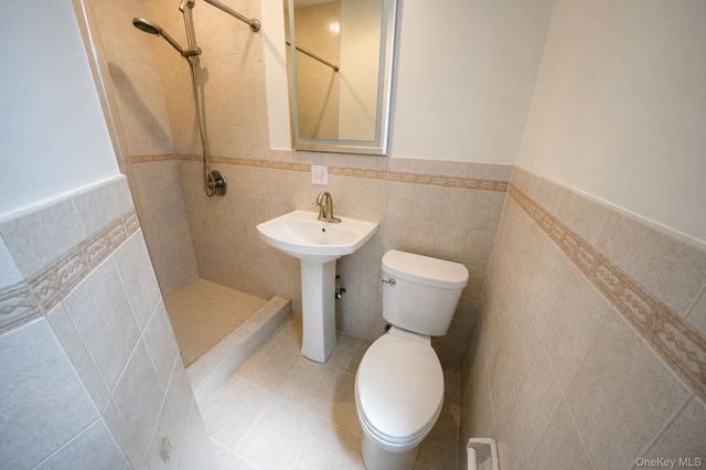 9137 153 Avenue 1, Lindenwood, NY 11414