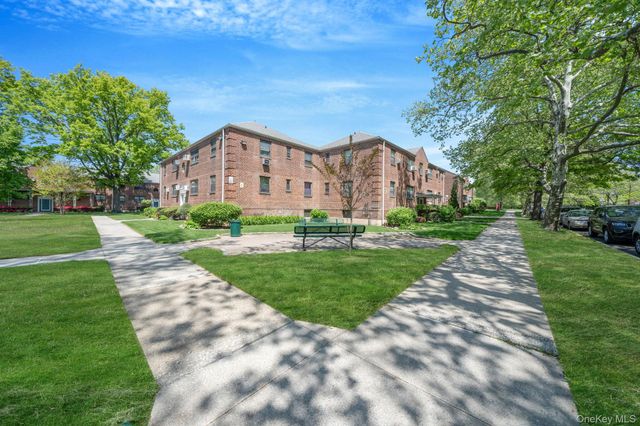 9137 153 Avenue 1, Lindenwood, NY 11414