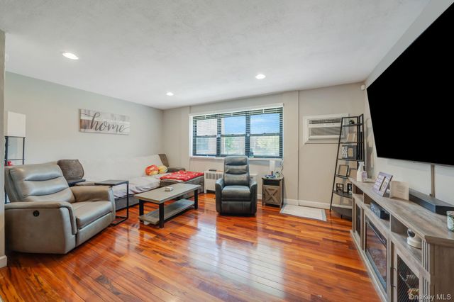 9137 153 Avenue 1, Lindenwood, NY 11414