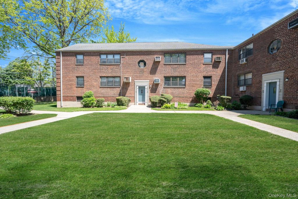 9137 153 Avenue 1, Lindenwood, NY 11414