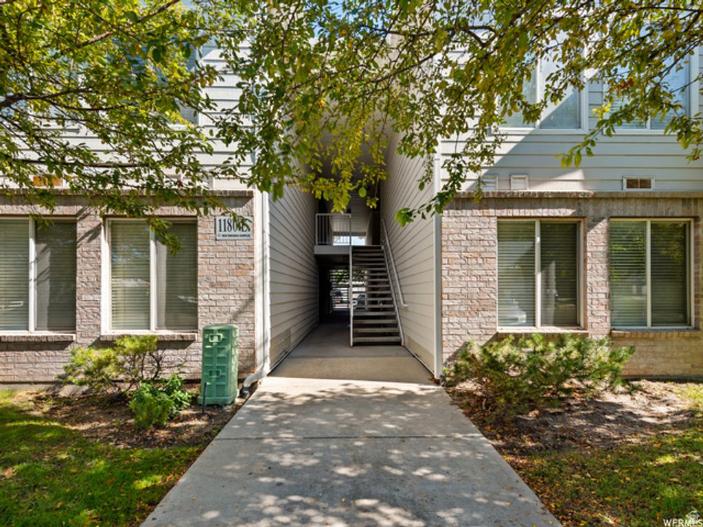 Image 2 of property listing at 1180 E 6600 S #1, Murray, UT 84121