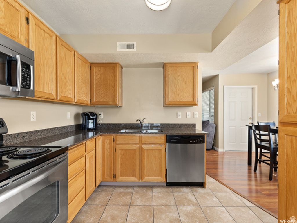 Image 11 of property listing at 1180 E 6600 S #1, Murray, UT 84121