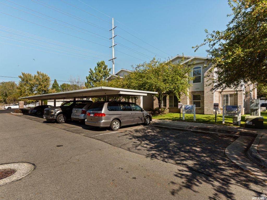 Image 5 of property listing at 1180 E 6600 S #1, Murray, UT 84121