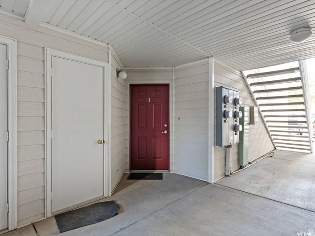 Image 6 of property listing at 1180 E 6600 S #1, Murray, UT 84121