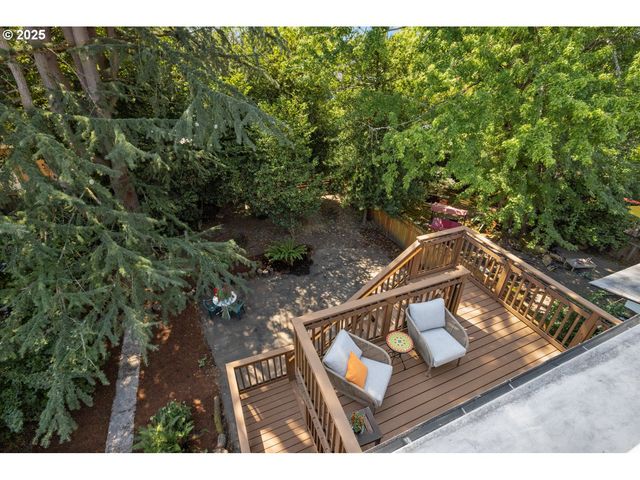 2220 Se SALMON St, Portland, OR 97214