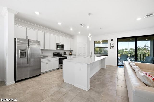2352 Anguilla DR 201, Naples, FL 34120