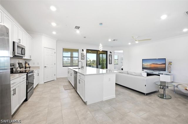2352 Anguilla DR 201, Naples, FL 34120