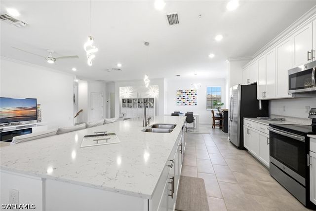 2352 Anguilla DR 201, Naples, FL 34120