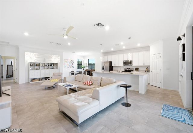 2352 Anguilla DR 201, Naples, FL 34120