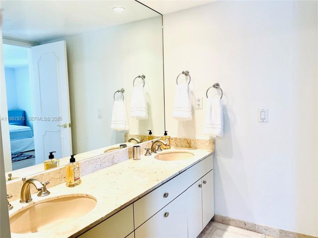 151 SE 15th Rd 2503, Miami, FL 33129