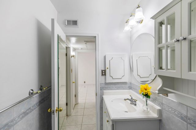 2601 Bellefontaine Street C104, Houston, TX 77025