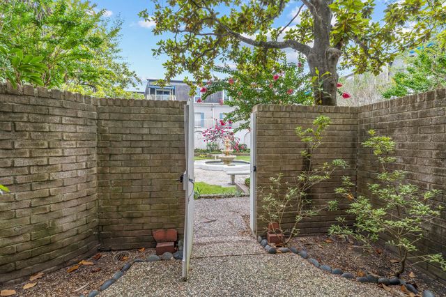 2601 Bellefontaine Street C104, Houston, TX 77025