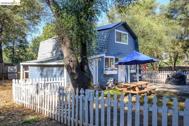 11741 Campo Seco Rd, Sonora, CA 95370